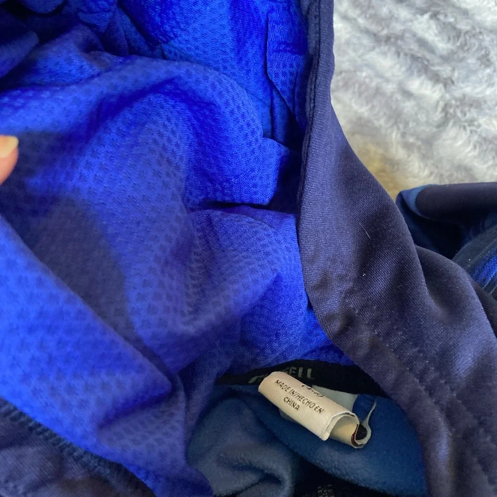 Russell, XS 4-5, childrens hooded zip up top, blue and comfy